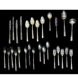 Vintage Oneida Grenoble Prestige Heirloom Silver Plate 1938 Silverware 28 Pieces